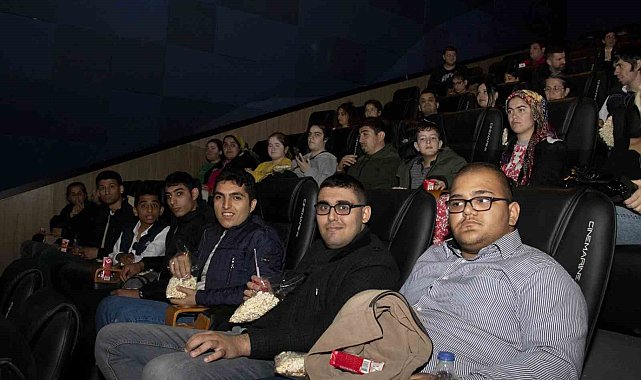 Mola evinin özel bireyleri sinema etkinliği ile eğlendi