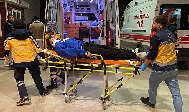 Motosiklet bisikletle çarpıştı: 1&#039;i ağır 4 yaralı