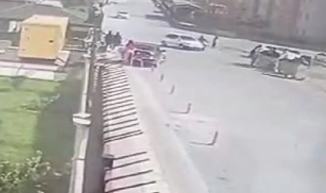 Motosiklet sürücüsü kask sayesinde kurtuldu