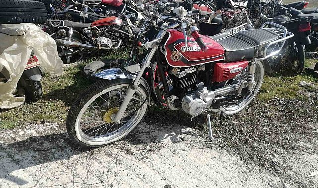 Motosiklet trafik levhasına çarptı, sürücü hayatını kaybetti