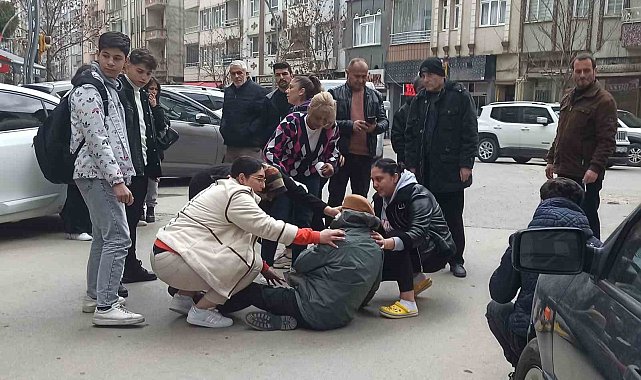 Motosikletin çarptığı 2 yaya yaralandı