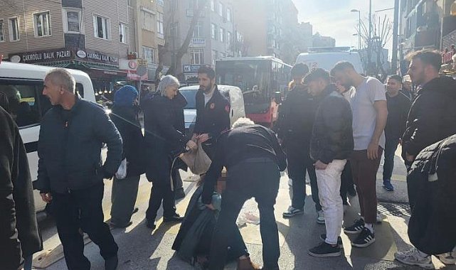 Motosikletle yaya geçidindeki yayalara çarptı, 2 kişi yaralandı