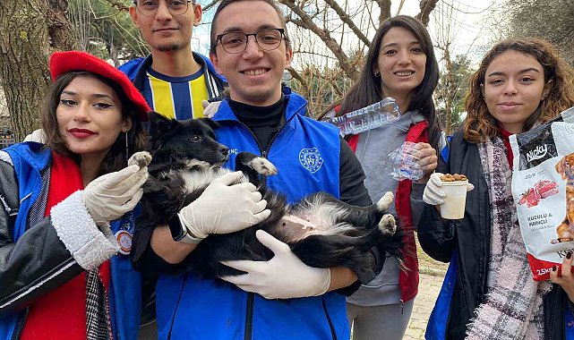 Muğla'da çocuklardan sokak hayvanlarına karşı duyarlı davranış