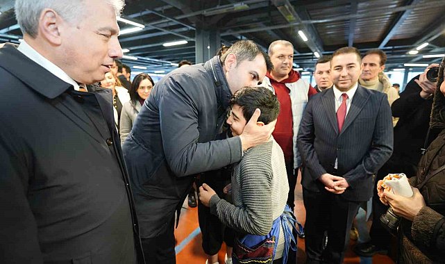 Murat Kurum, Beylikdüzü Kapalı Pazar Yeri'ni ziyaret etti