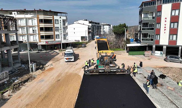 Mustafakemalpaşa'da asfalt mesaisi