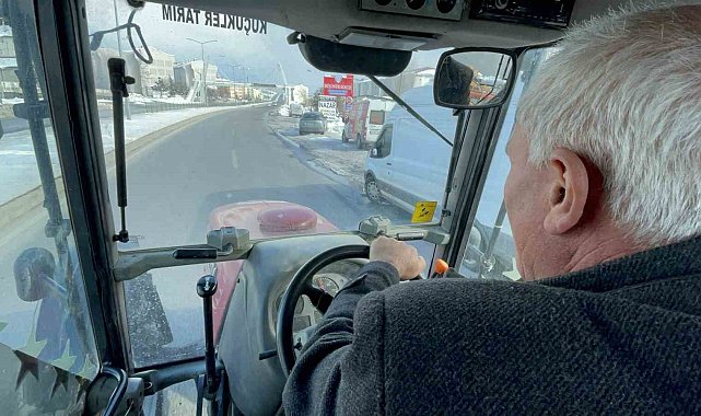 Nakliyeciler 28 bin TL isteyince inat etti 3 gün traktör sürerek Bitlis'e geldi