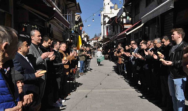 O ilçede her cuma dua vaktinde hayat duruyor