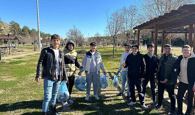 Öğrenciler çevre temizliği yaptı