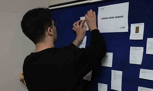 Öğrencilerin çözemediği sorular 'askıda soru pano' ile çözüm buluyor