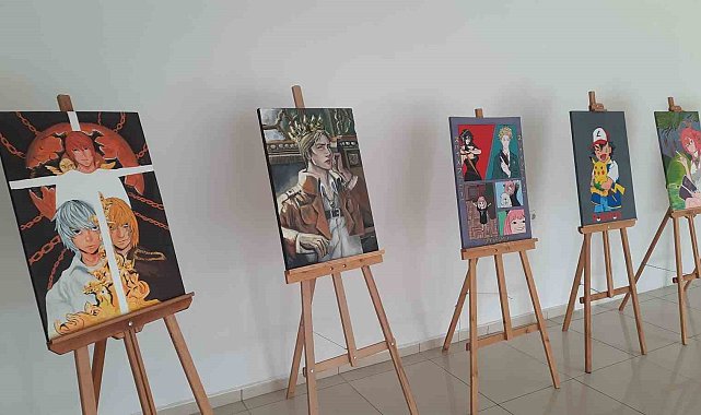 Öğrencilerinin ilgisinden yola çıktı, ilk sergisini açtı