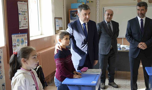 Okulları gezdi, köy okulları için harekete geçti