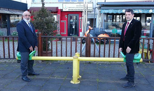 Ordu'nun rakip büyükşehir belediye başkan adayları tahterevalliye bindi
