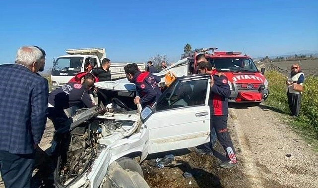 Osmaniye'de minibüs ile otomobil çarpıştı:2 yaralı