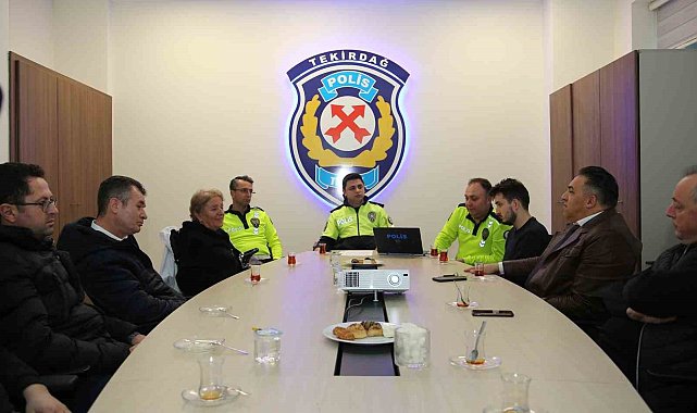 Otobüs şoförü ve yolcularına emniyet kemeri uyarısı