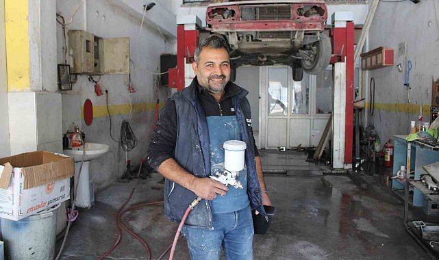 Otomobil tutkunları esnafın yüzünü güldürüyor