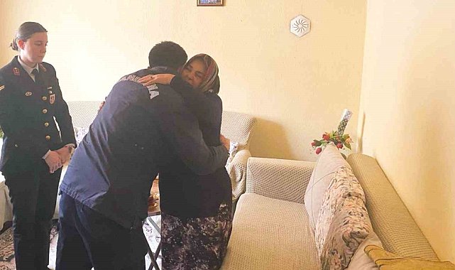 Pençe- Kaplan operasyonunda şehit olan askerin ailesine jandarmadan taziye ziyareti