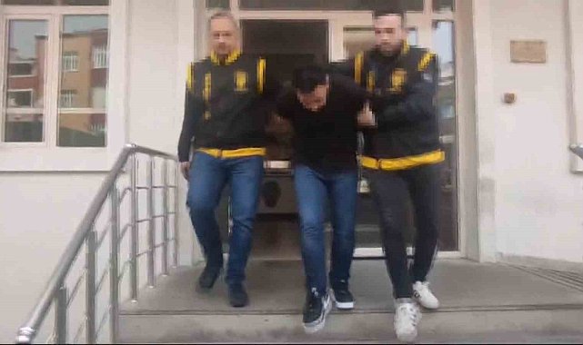 Pendik'te boşandığı eşini sokak ortasında bıçaklayarak öldürdü