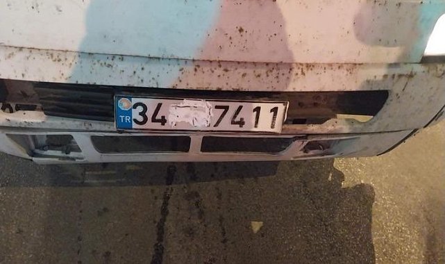 Plakasını traş köpüğü ile kapattı, ancak trafik ekipleri geçit vermedi