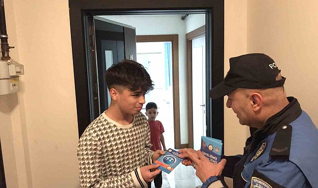 Polis kapı kapı gezip hırsızlığa karşı vatandaşları uyardı