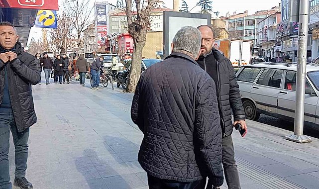 Polis memurunun dikkati yaşlı adamı dolandırılmaktan kurtardı