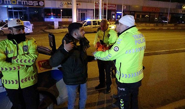 Polisin 'dur' ihtarına uymayarak kaçan ehliyetsiz sürücü kaza yaptı