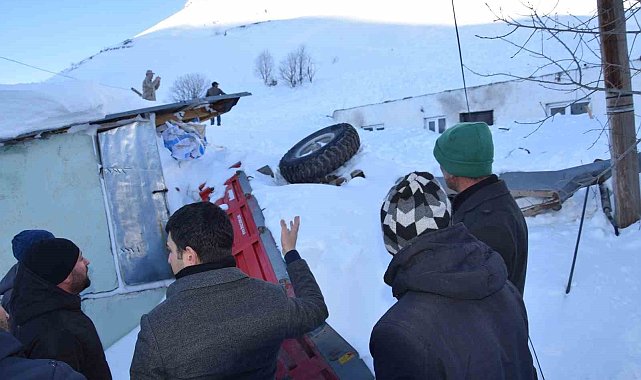 Posof'ta köye çığ düştü