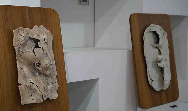 "Reformdan Reform" sergisinin açılışına sanatseverlerden yoğun ilgi