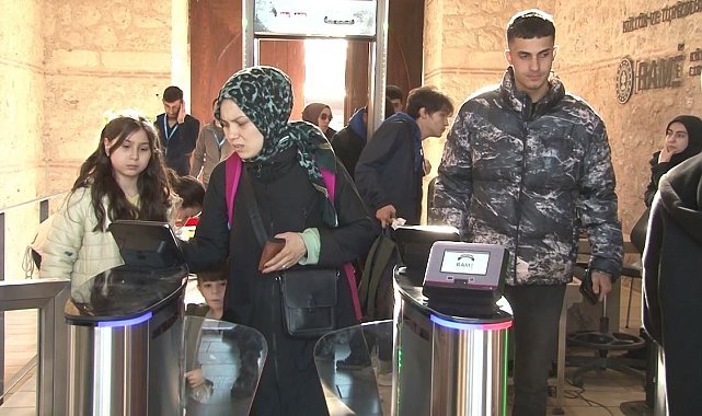 Rami Kütüphanesi'nde yeni düzenleme: Kimlik kartının barkodu turnikeye okutularak giriliyor