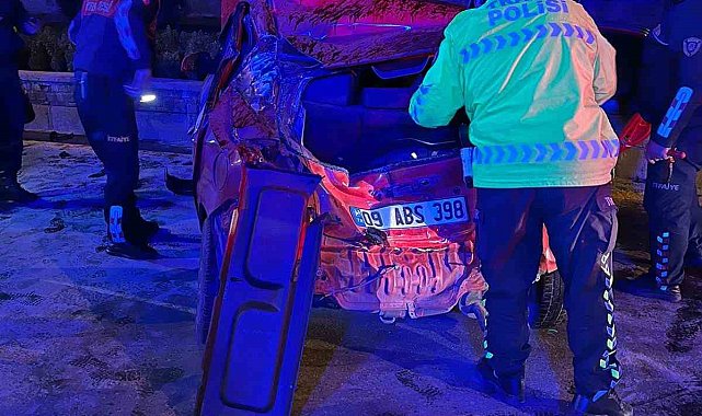 Refüje çarpıp takla atan otomobil kağıt gibi ezildi