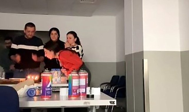 Rehine krizinde doğum günü kutlaması