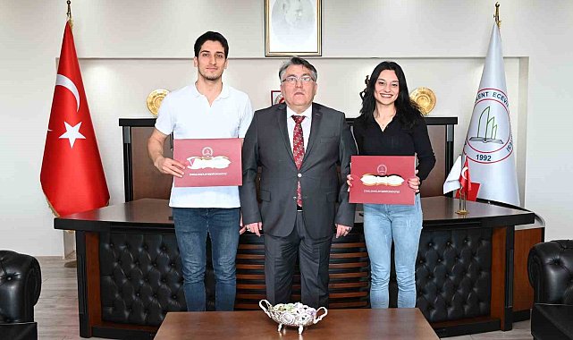 Rektör Özölçer, Atletizm Şampiyonası'nda dereceye giren öğrencileri kabul etti