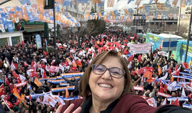 Şahin'den miting gibi seçim irtibat ofisi açılışı