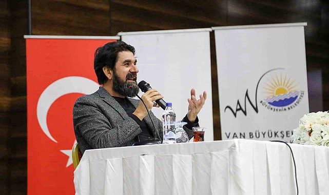 Şair ve yazar Serdar Tuncer Van'da söyleşi düzenledi
