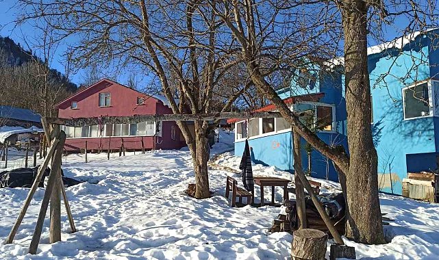 Sakarya'nın yüksek kesimlerinde kış, merkezinde adeta bahar yaşanıyor