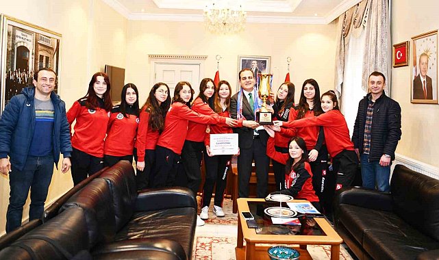 Şampiyonlardan Vali Akbıyık'a ziyaret