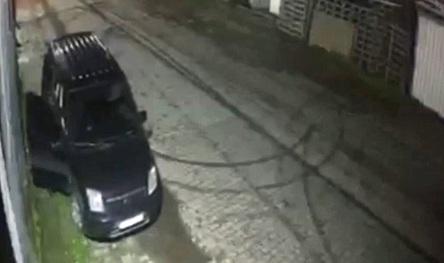 Sarıyer'de soyguncuların baltaya taşa vurduğu an kamerada: Gece bekçisi ateş açtı