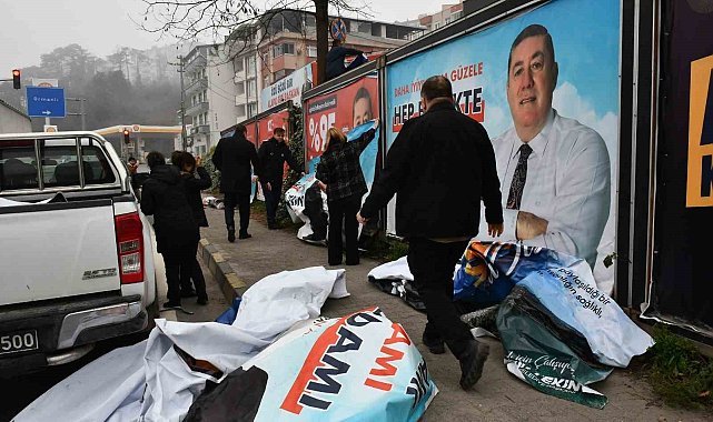 Seçim afişlerine zarar verildi