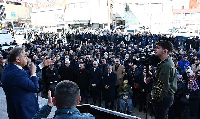 Seçim ofisi açılışı mitinge dönüştü