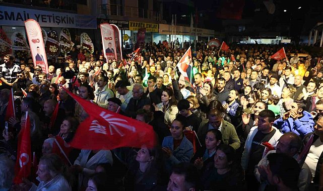 Seferihisar'da seçim ofisi açılışı mitinge dönüştü