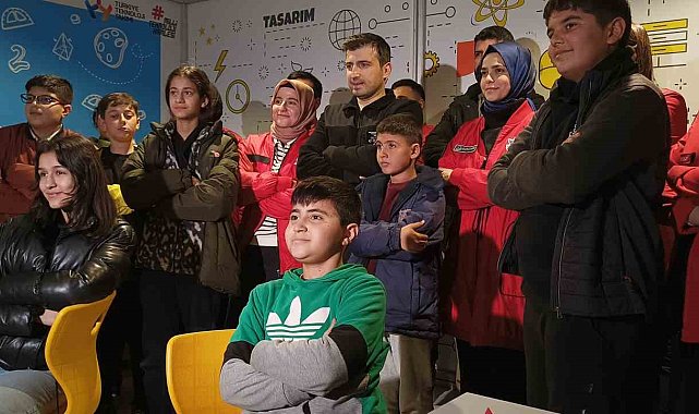 Selçuk Bayraktar'dan yıl dönümünde deprem bölgesine ziyaret
