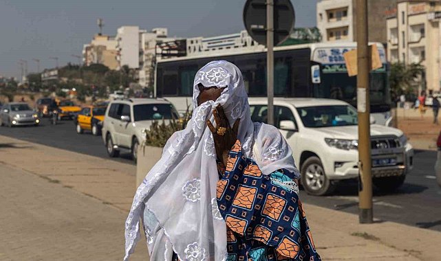 Senegal&#039;de cumhurbaşkanlığı seçimlerinin ertelenmesi nedeniyle sokaklar karıştı