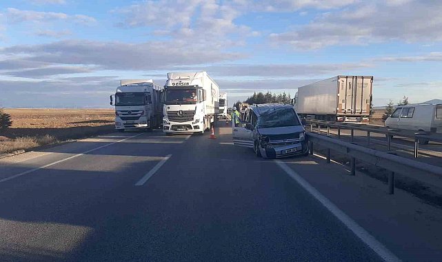 Seyir halindeki kamyonet, tankere arkadan çarptı, 1 kişi hayatını kaybetti
