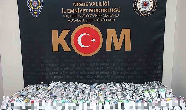 Sigara kaçakçıları polisten kaçamadı