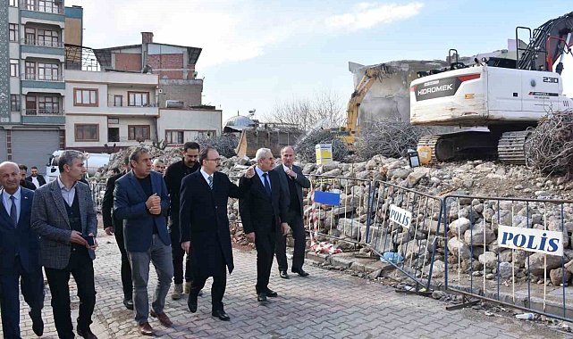 Siirt Valisi Kızılkaya, kentsel dönüşüm çalışmalarını yerinde inceledi