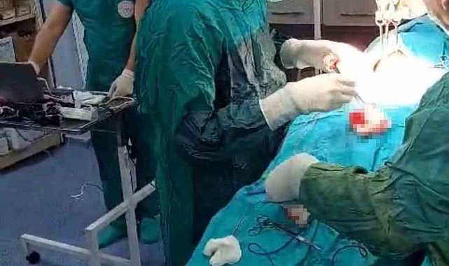 Siirt'te, özel cihazla ses telleri korunarak guatr ameliyatı yapıldı