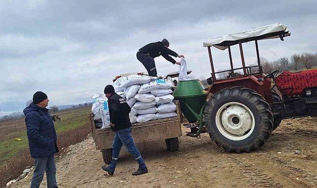 Simav'da bin dekar mera alanında gübreleme çalışması