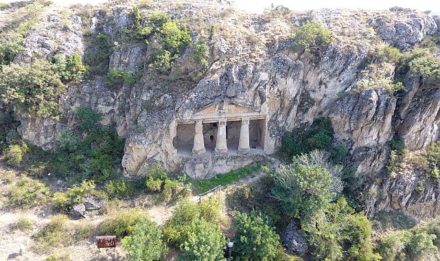 Sinop'un saklı tarihi mekanı: Boyabat kaya mezarları