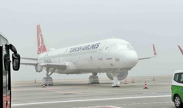 Sisten dolayı uçaklar Sabiha Gökçen Havalimanı'na iniş yapamadı