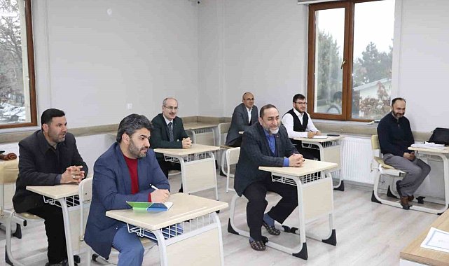 Sivas'ta din görevlilerine vaaz eğitimi veriliyor