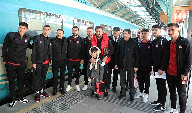 Sivasspor kafilesi hızlı trenle Ankara'ya ulaştı